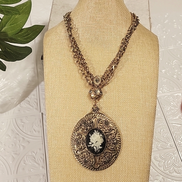 Floral Cameo Ornate Pendant Three Strand Statement Necklace - Picture 5 of 12